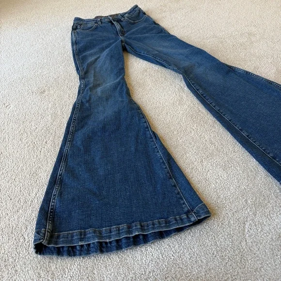 Wrangler Retro High Rise Trumpet Flare/Bell Bottom Jeans Size 26/32 - Picture 10 of 16